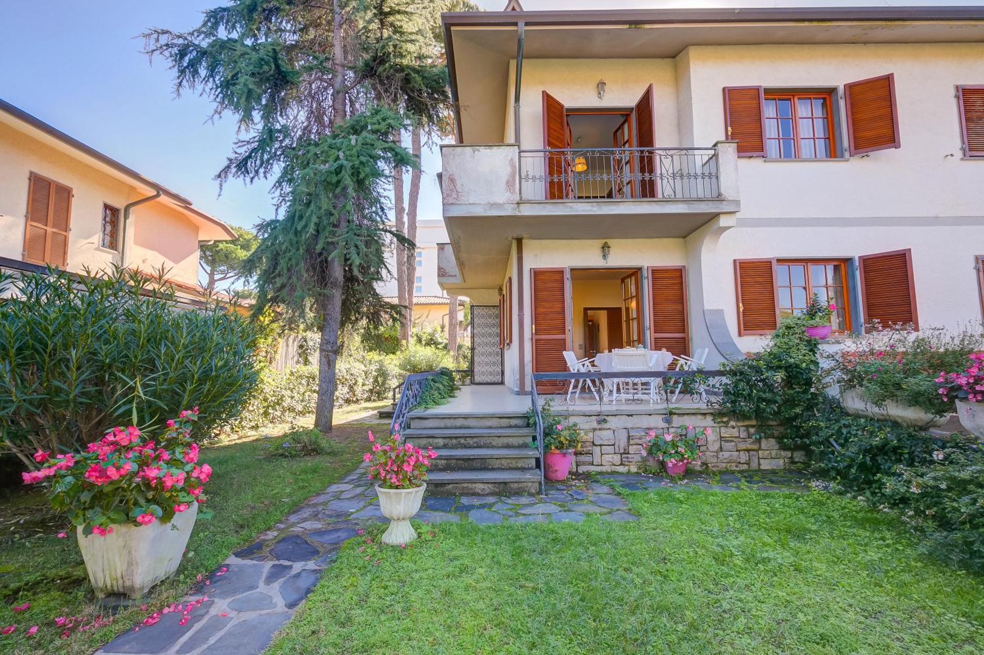 Casa Maddalena Al Mare 600M From Sea - Happy Rentals Marina di Pietrasanta Dış mekan fotoğraf